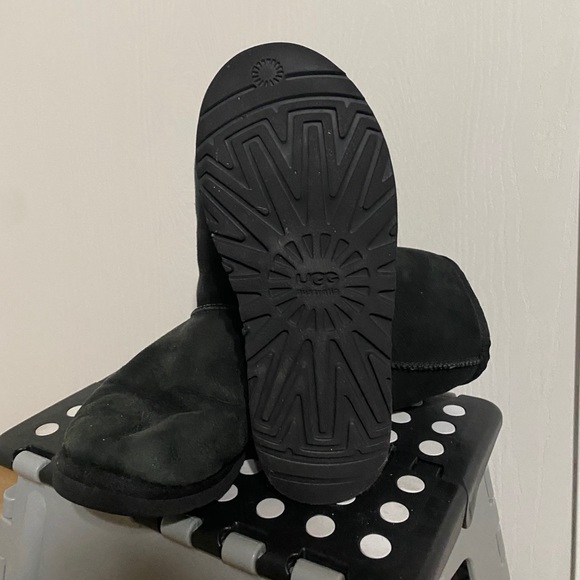 Used UGGS - Picture 3 of 4